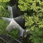 且通过细节设计将金属节点和隆起的梁体