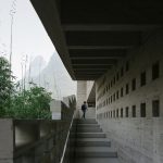 这种复合立面材料在材质肌理和垒砌逻辑