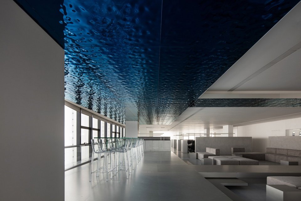 一面高新科技快速崛起