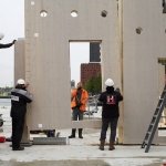 这使得办公室在近期重建的港口环境中成