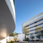 金榜小学就选址于厦门站东侧的山边