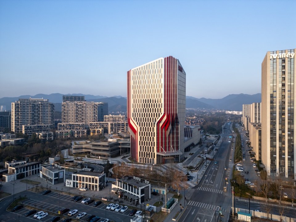包含总部