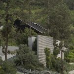 该项目场地是通过对坡向山体的改造而形