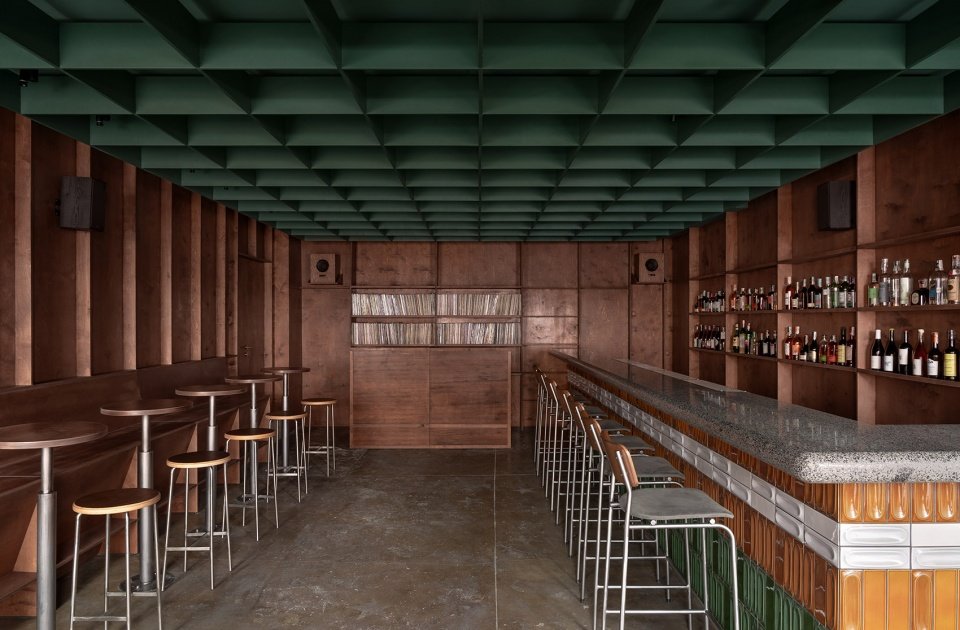 This Bar is a refl