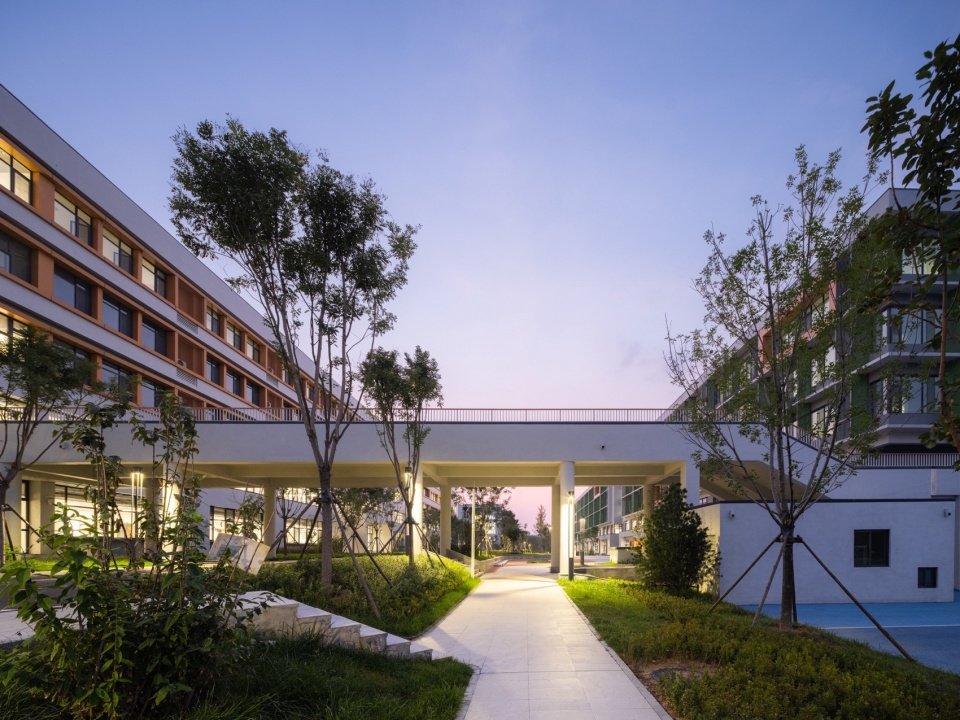 渤海实验学校是一所K12寄宿制校园