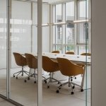 整座办公室位于上生新所二层朝南侧面