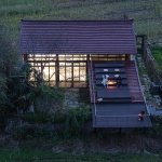 站在田野的这片土地上