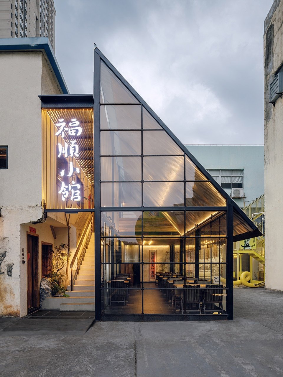 Ruhaus Studio on g