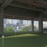 突显其现代感与流畅感