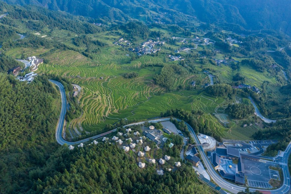 归野营火露营地位于浙江省丽水市云和梯