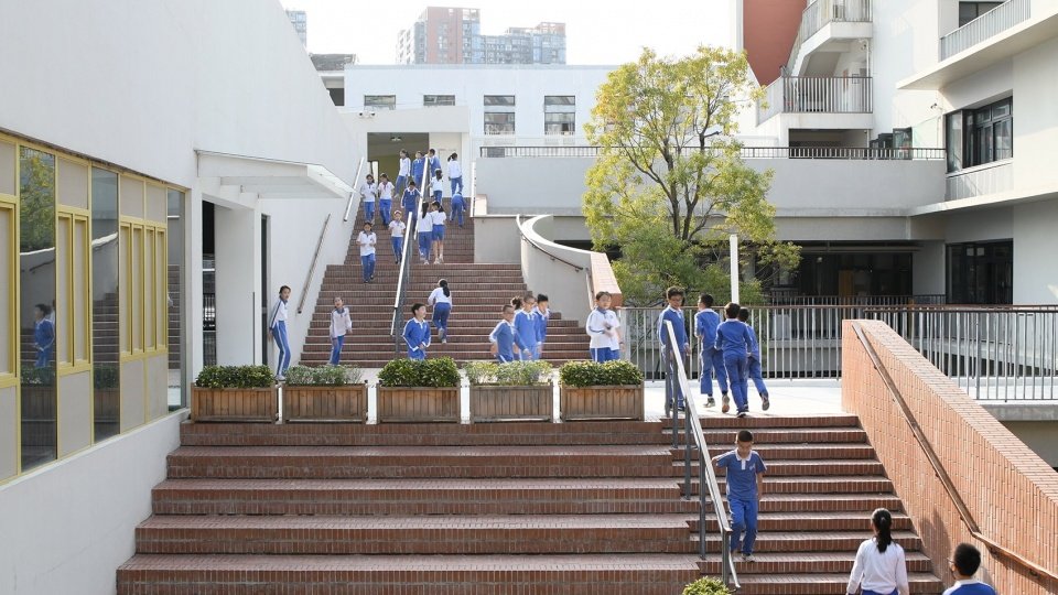 迈向都市合院的立体校园与城市