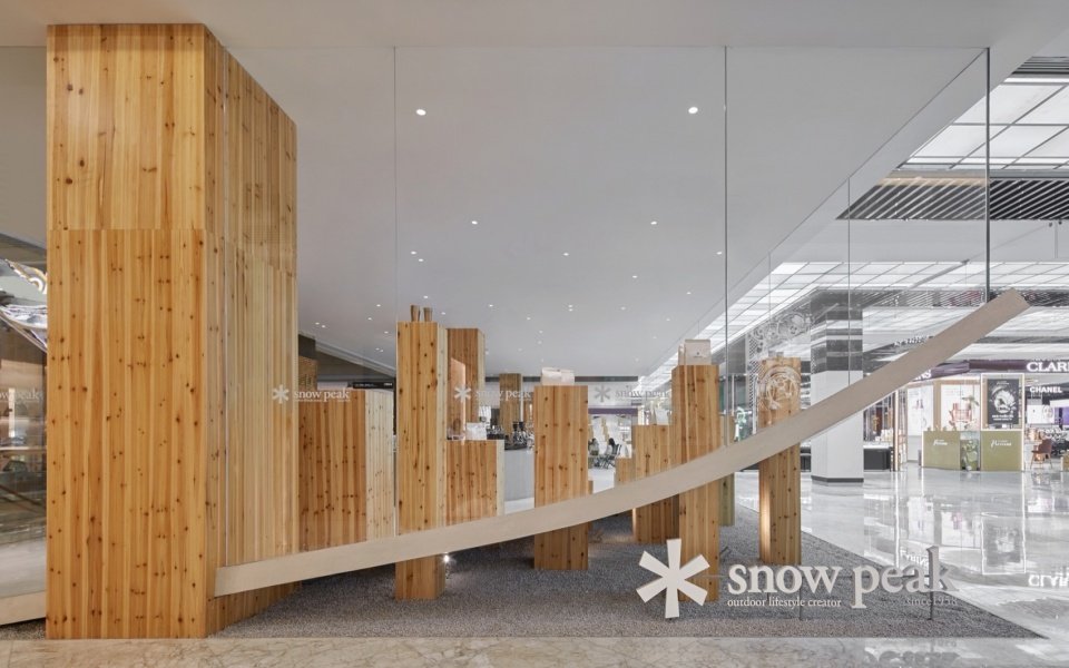 在展示露营装备