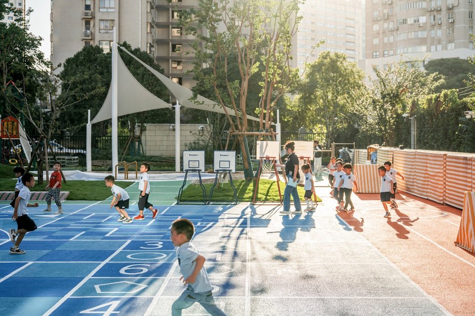 在2025年4月建立联系后