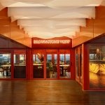落地折叠门使空间向江面无限延展