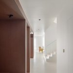 The corridor is de