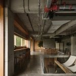 园区7栋白色英亚体育手机版登录沿着向