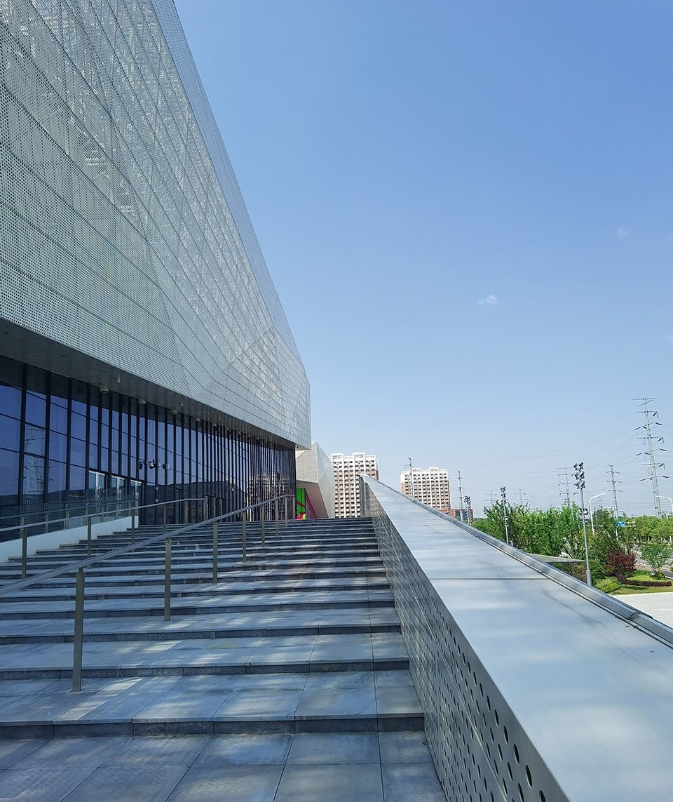 B地块包含一个甲级大型综合体育馆和一