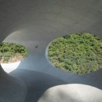 原为公路急弯处的缓冲平台与停车休息区