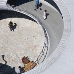 原为公路急弯处的缓冲平台与停车休息区