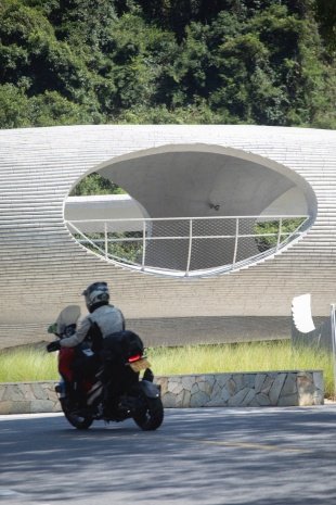 重景环坐落于惠州罗浮山环山公路旁一处