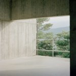 人们只能仰望天空