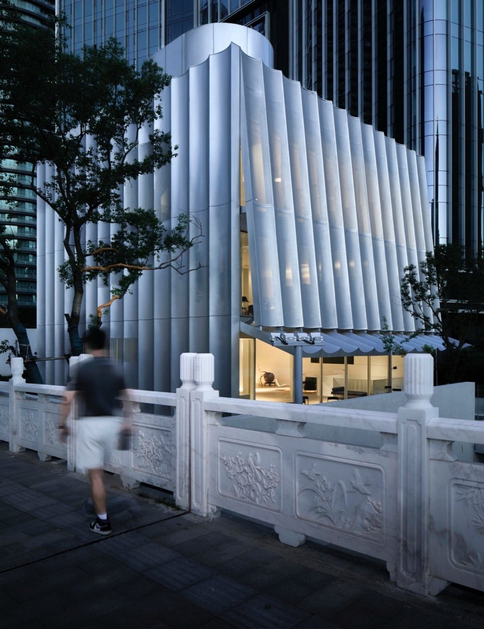 未来的展览内容将以现当代艺术为主