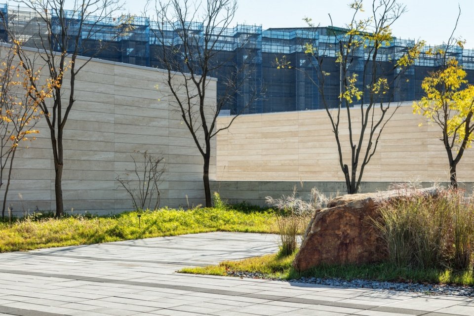 形成名为“六香池”的水面景观