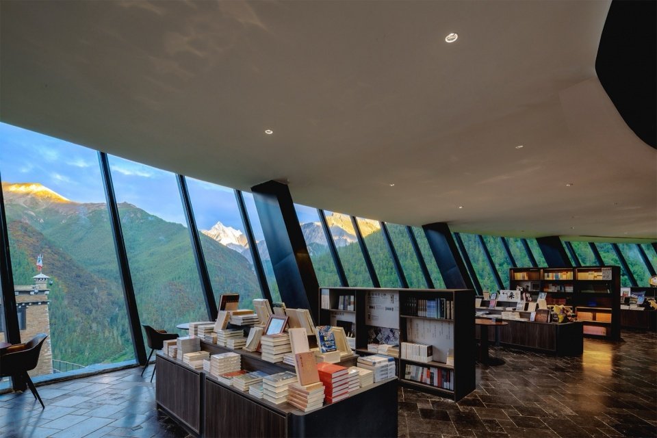已经严重滞后于景区发展