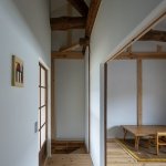 预制住宅与出租公寓构成的单一街景