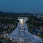 更是滋养万物的中央水塔与生态屏障