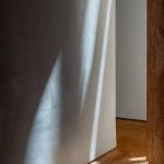 并采用低碳混凝土结构