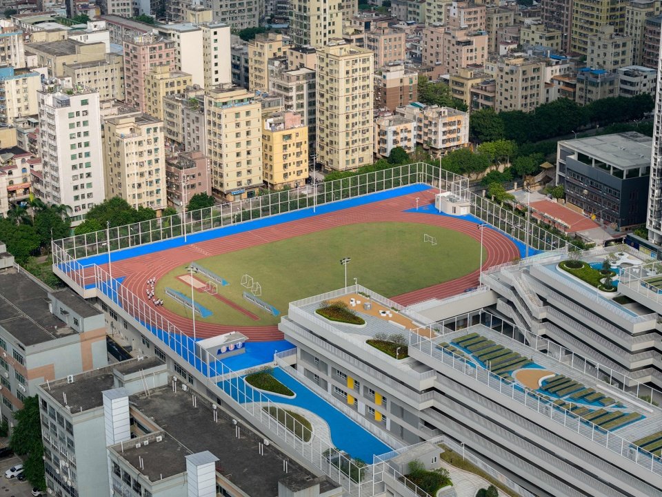 它不可避免地带来人性之间的争夺和紧张