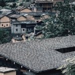 南北高差达200米