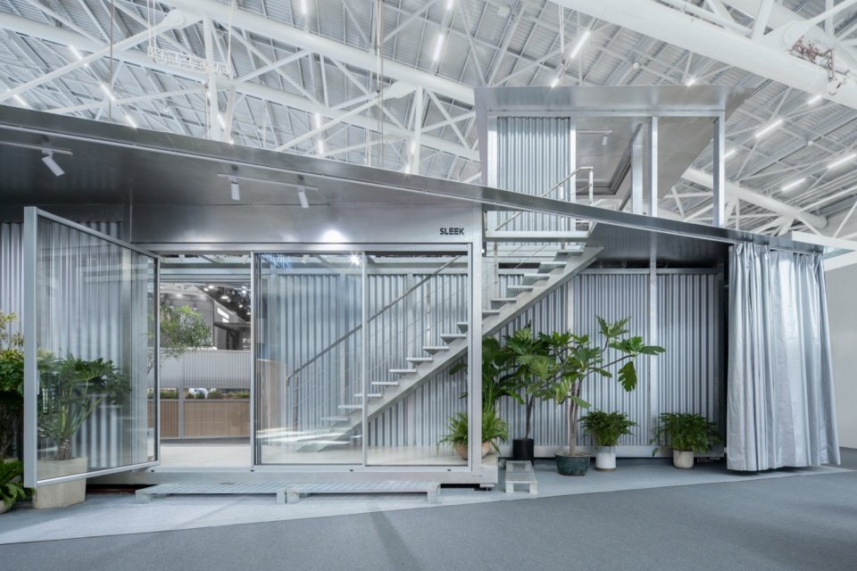 相关文章以展示他们新开发的非常规门窗