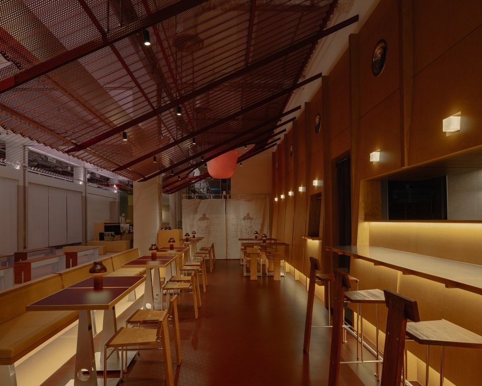 采用居酒屋风格设计的餐厅