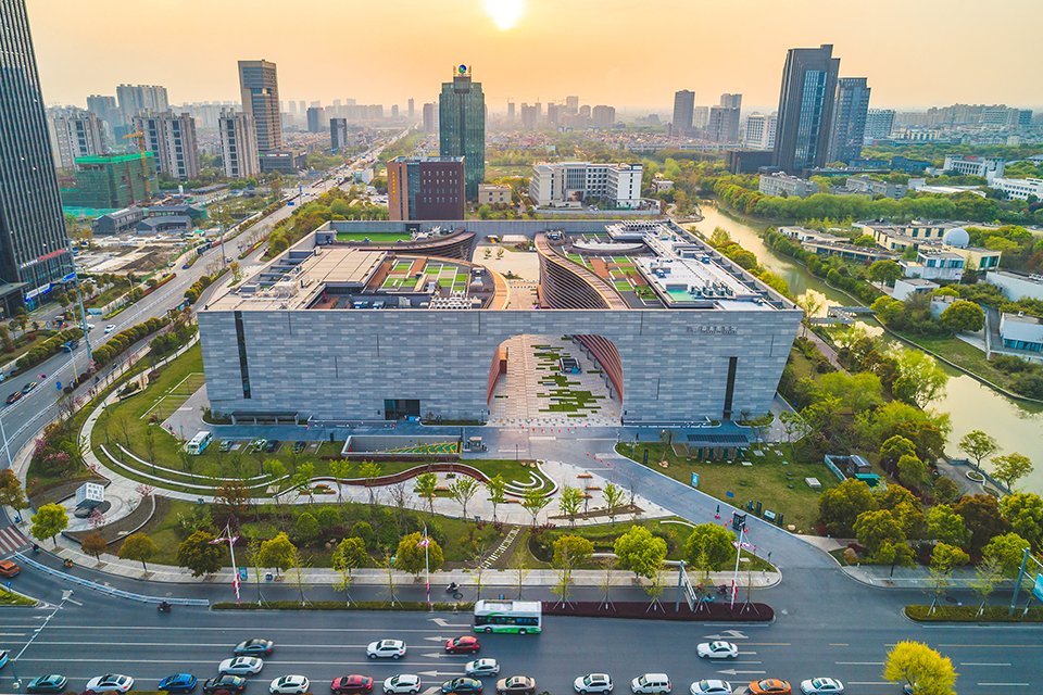 同题参见一片土地如何继续生长